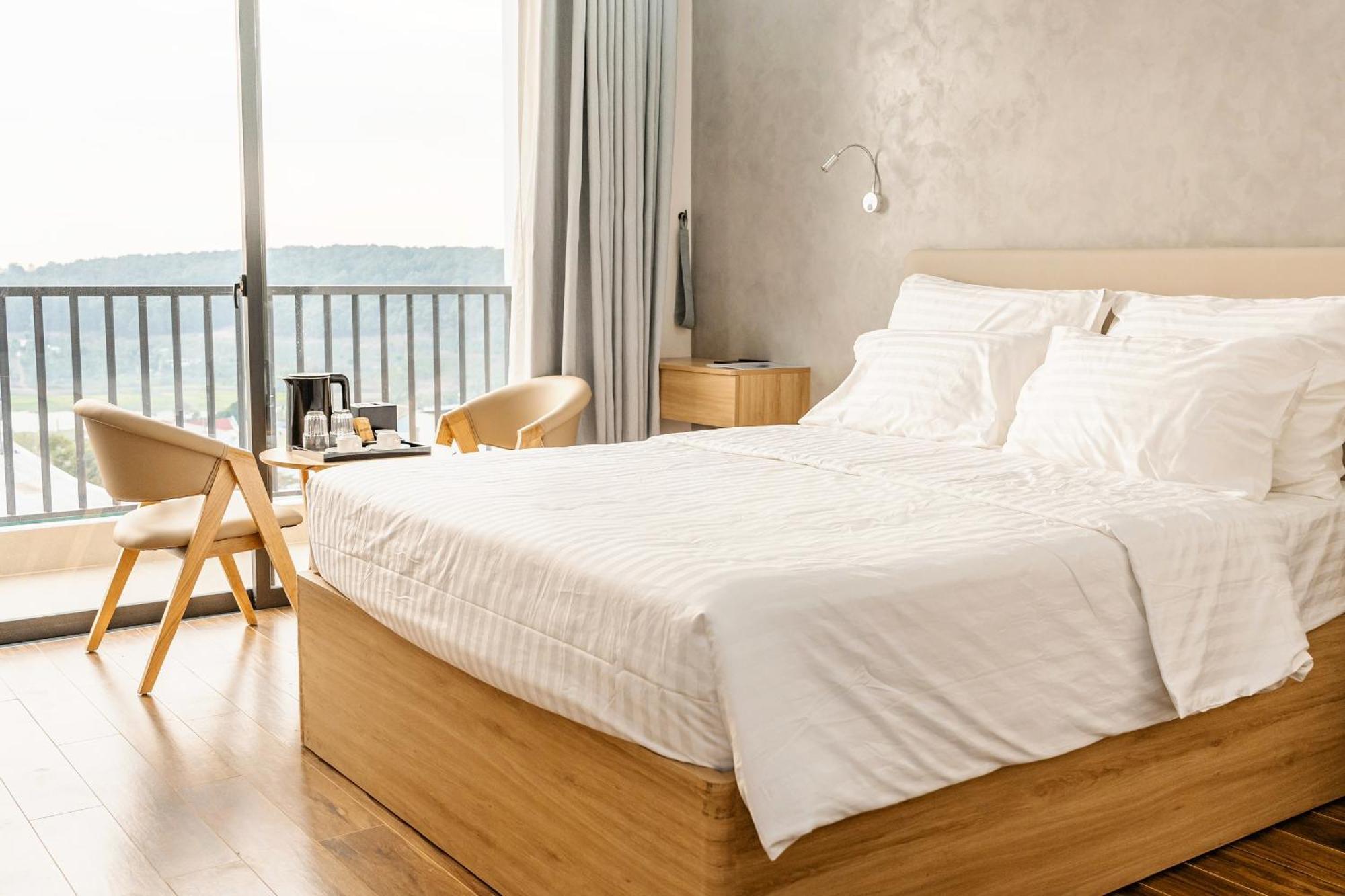 Diora Hotel Pleiku By Hos Eksteriør billede